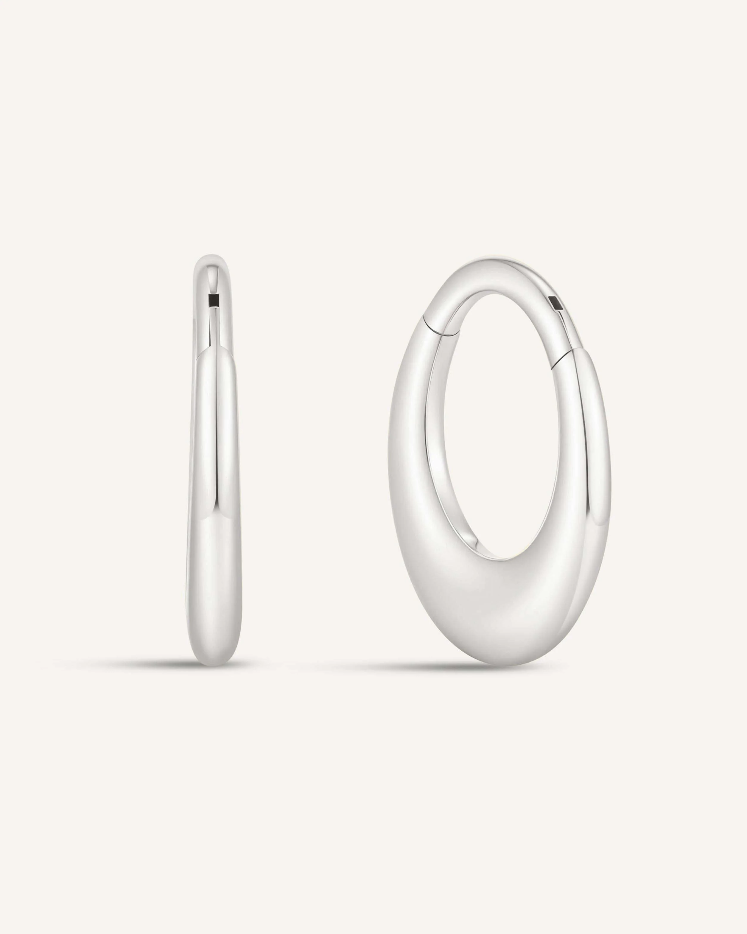 Crescent Tapered Titanium Clicker In Silver - Image 3