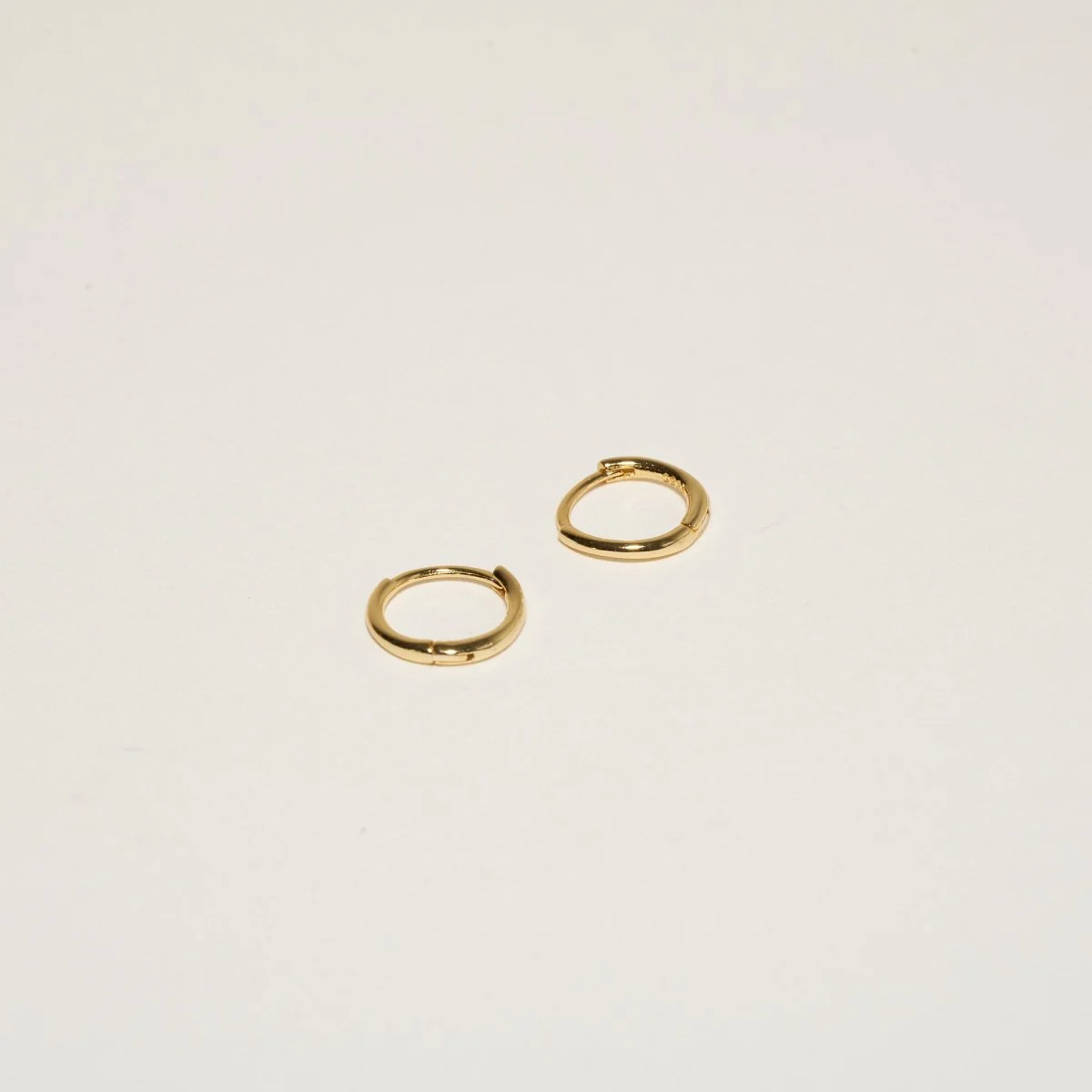 Essential Cartilage Hoops in Gold - Image 4