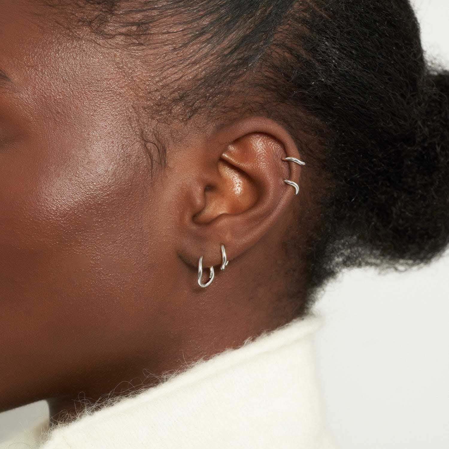 Essential Wavy Huggie Hoops In Silver - Image 3